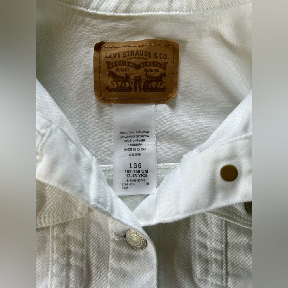 Levi’s Jean Jacket - Picture 16 of 16